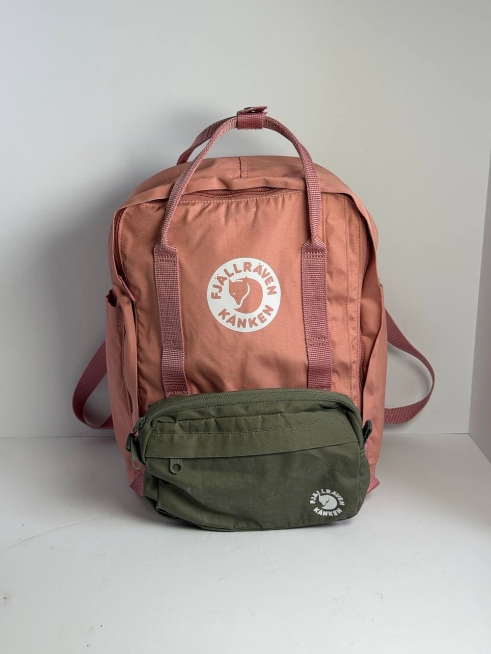 2-in-1 Pink Fjällräven Tree-Kånken Backpack with Green Front Small Bag